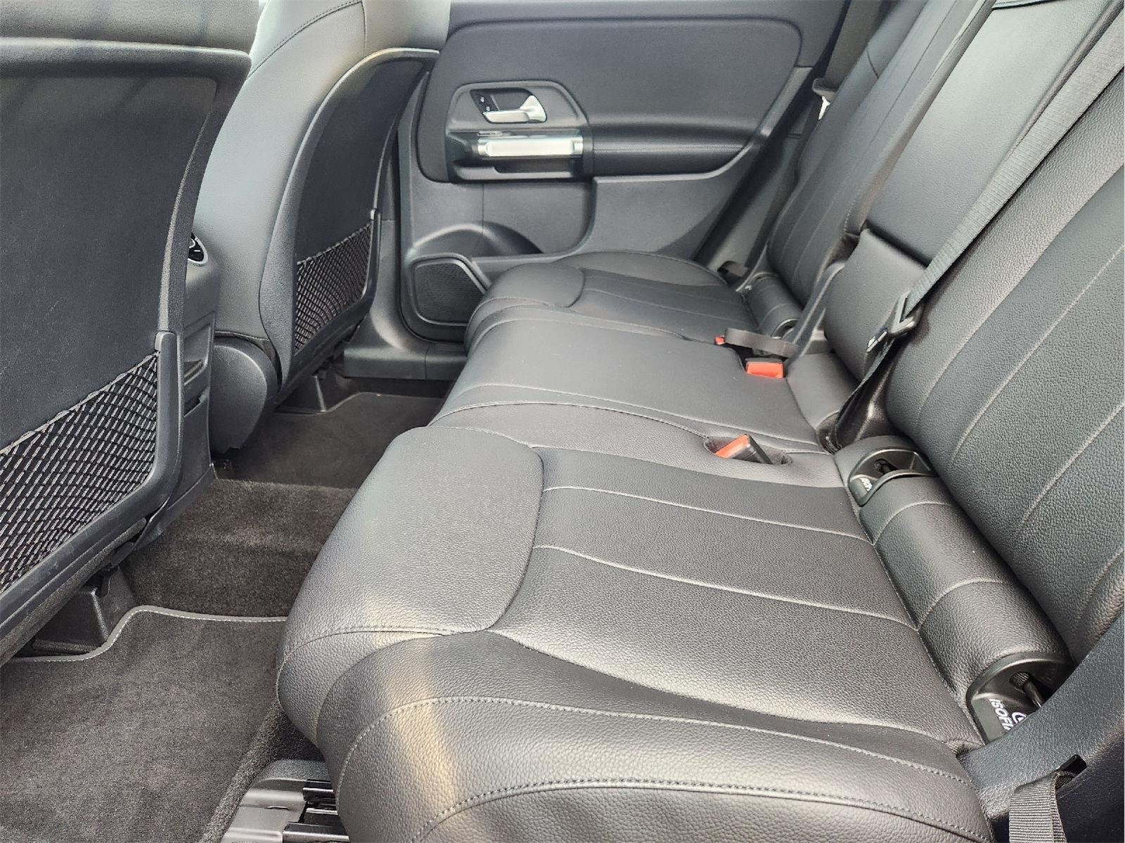 Used 2023 Mercedes-Benz GLB 250 4MATIC w/ Premium Package image 29