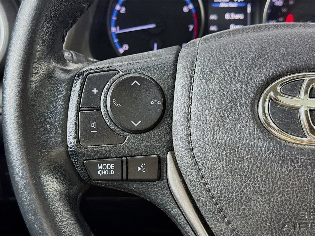 Used 2018 Toyota RAV4 XLE AWD/4WD image 29
