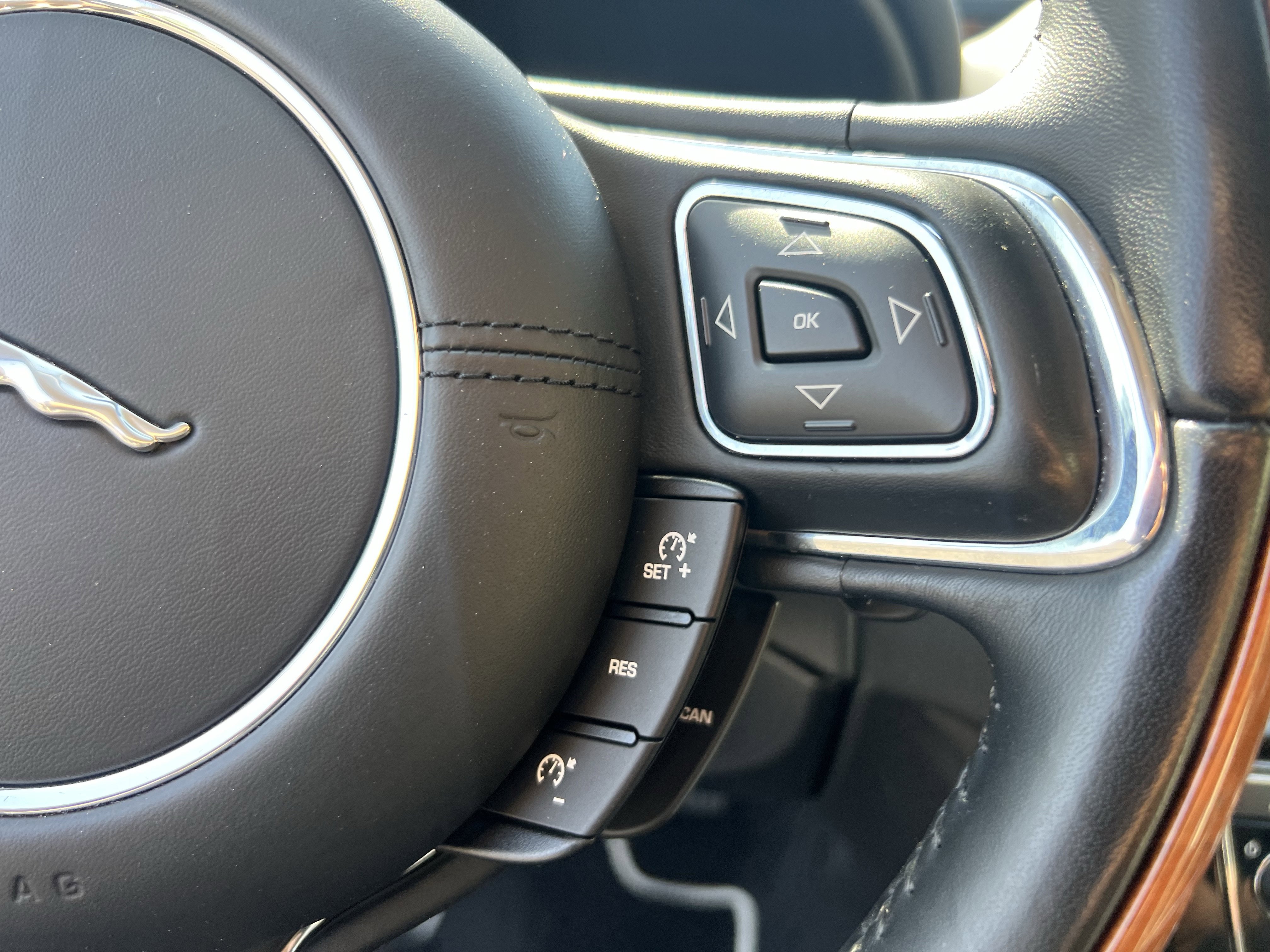 Used 2019 Jaguar XJ R-Sport image 27