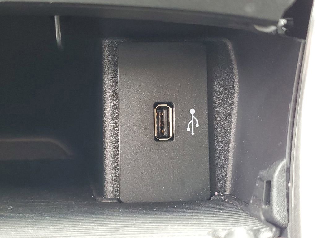 Used 2017 Ford Edge SEL image 27