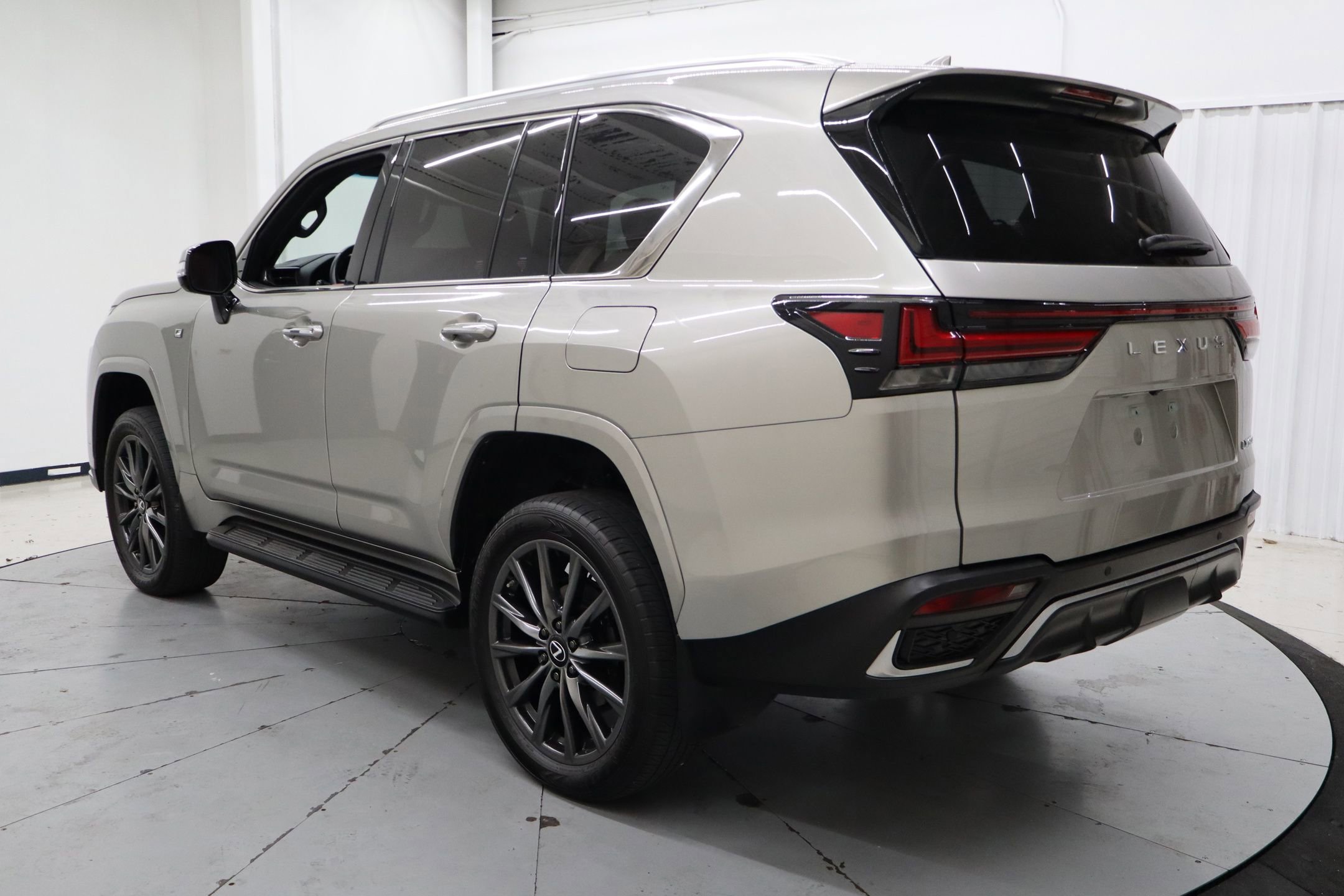 Used 2023 Lexus LX 600 F Sport image 8