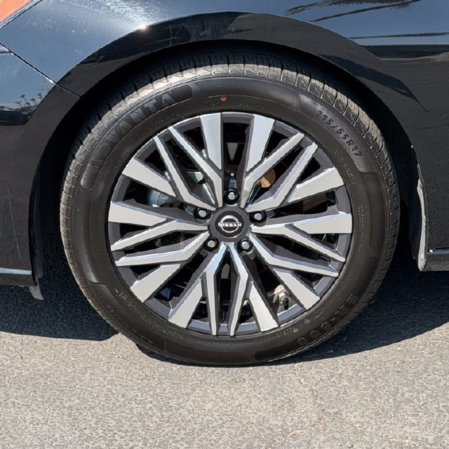 Used 2024 Nissan Altima 2.5 SV FWD image 12