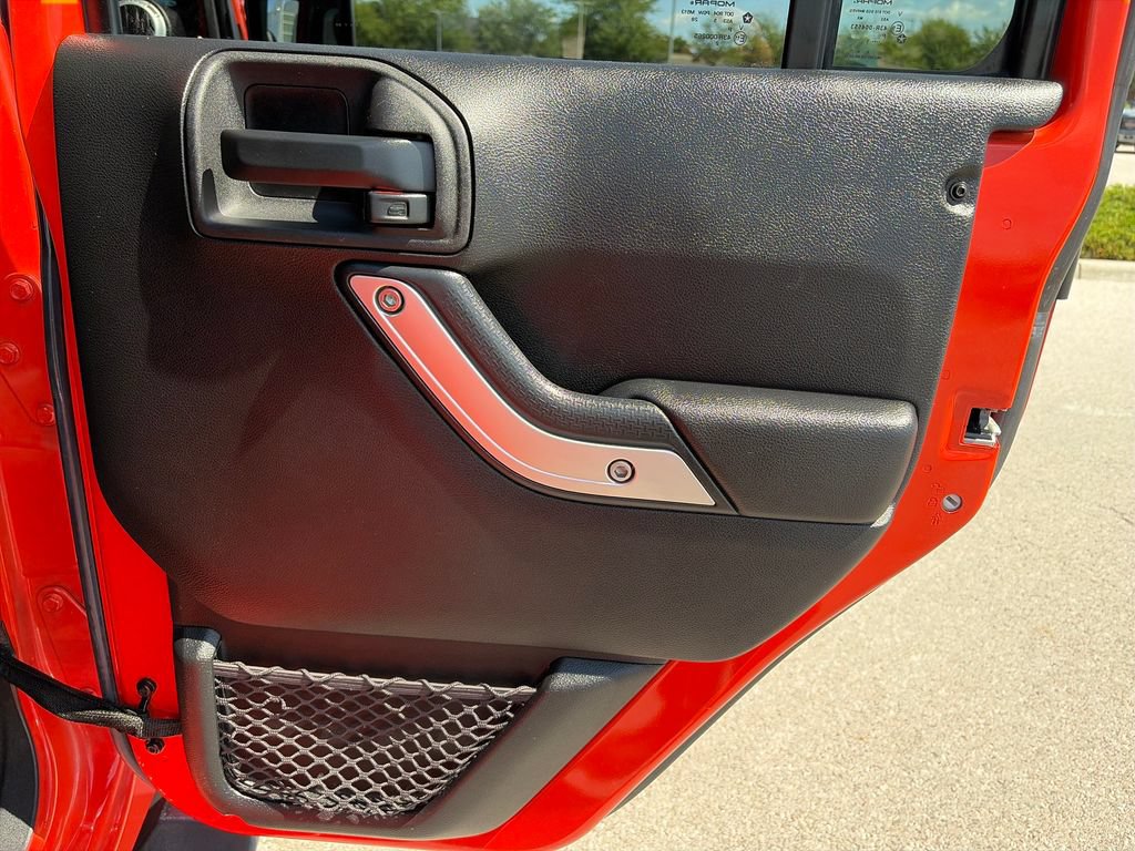 Used 2015 Jeep Wrangler Unlimited Sahara w/ Connectivity Group AWD/4WD image 30