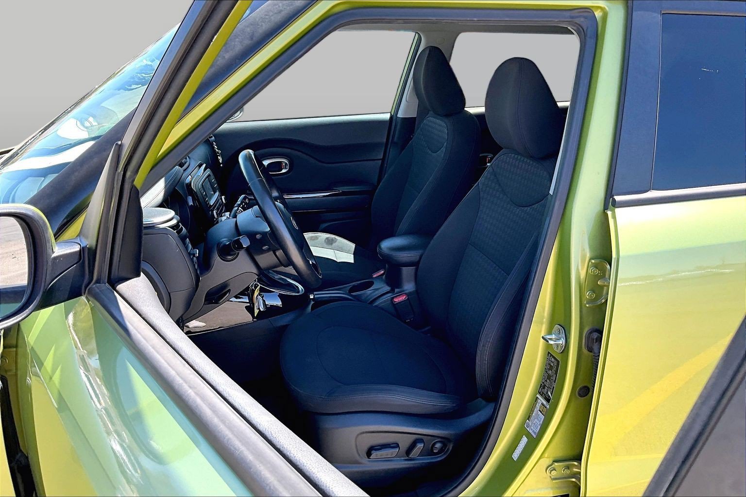 Used 2015 Kia Soul ! FWD image 21