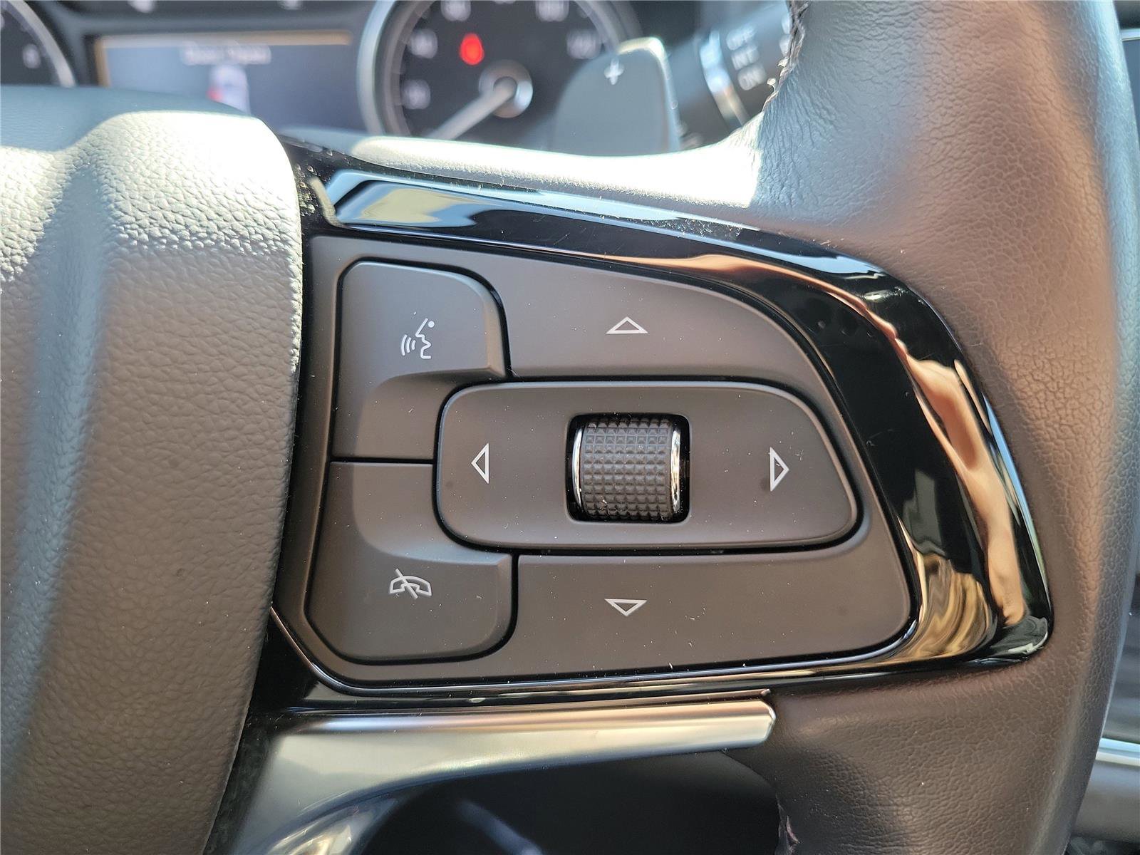 Used 2024 Buick Enclave Essence w/ Sport Touring Edition image 25