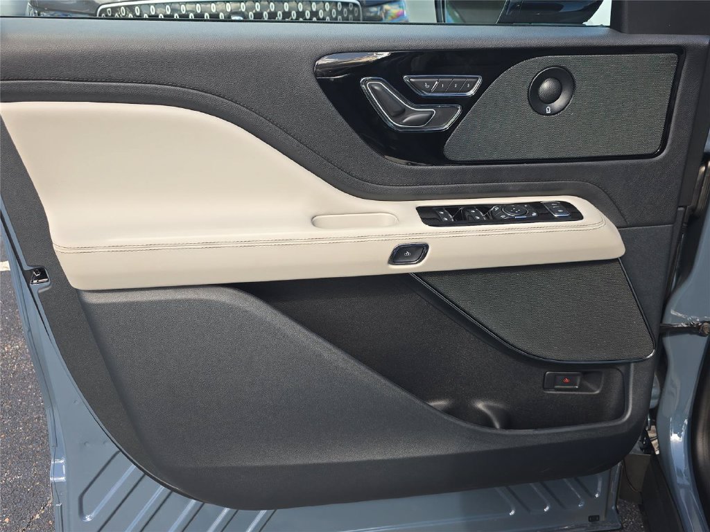 New 2027 Lincoln Aviator 2WD image 14