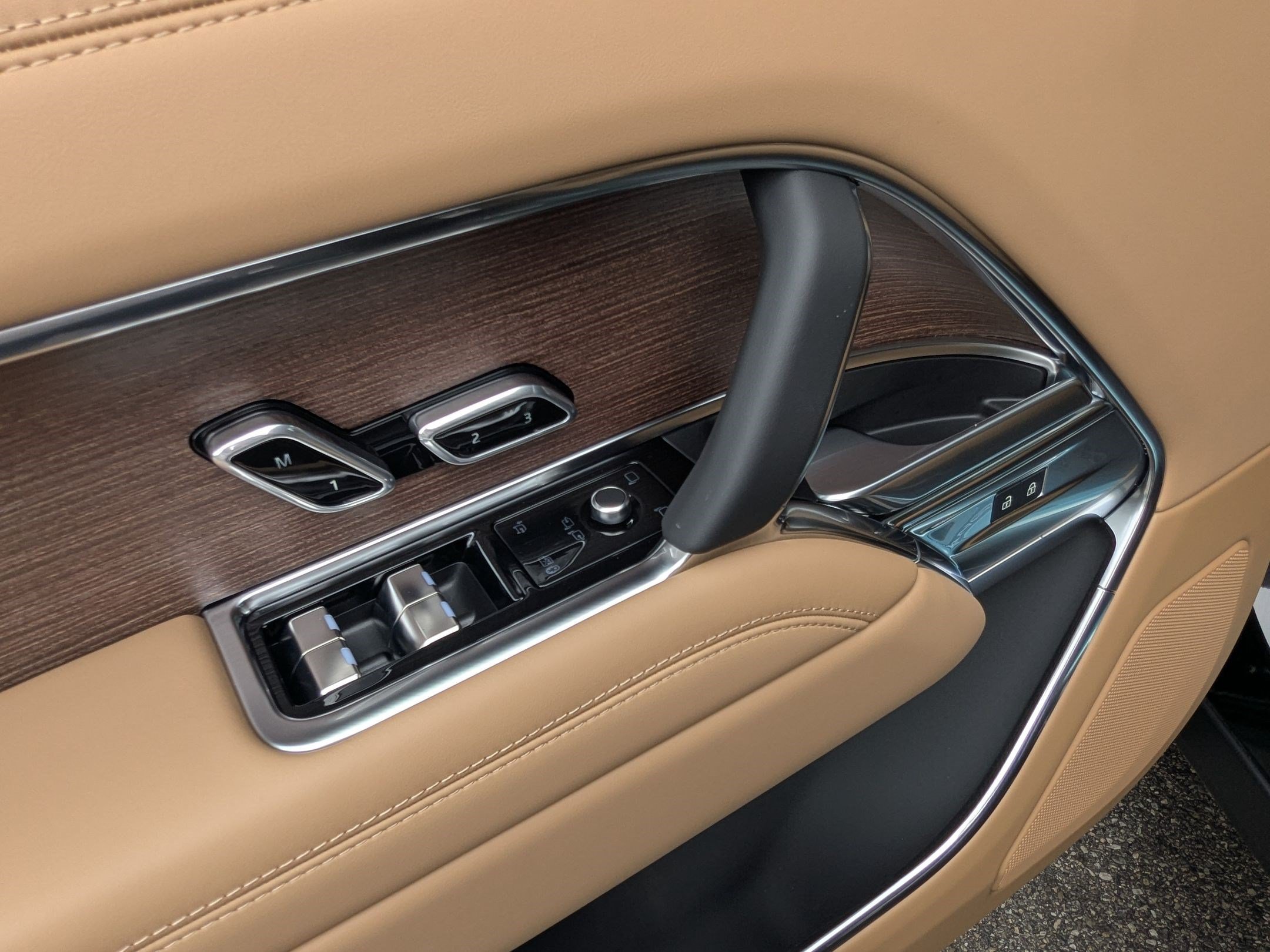 New 2026 Land Rover Range Rover SE AWD/4WD image 13