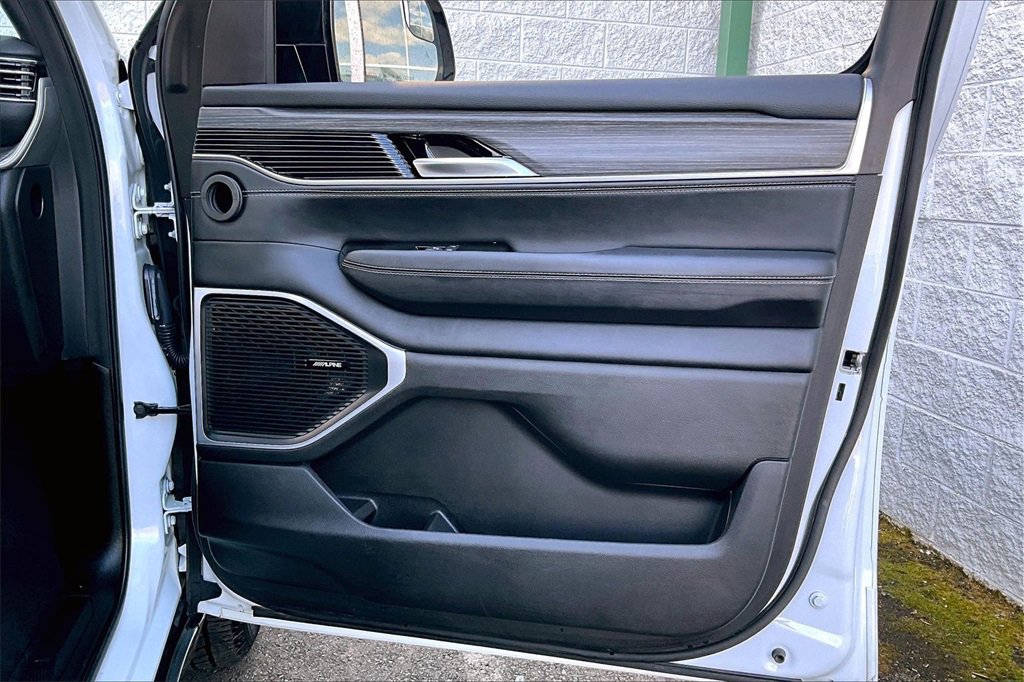 Used 2024 Jeep Wagoneer L Series II w/ Flexible Seating Group image 27