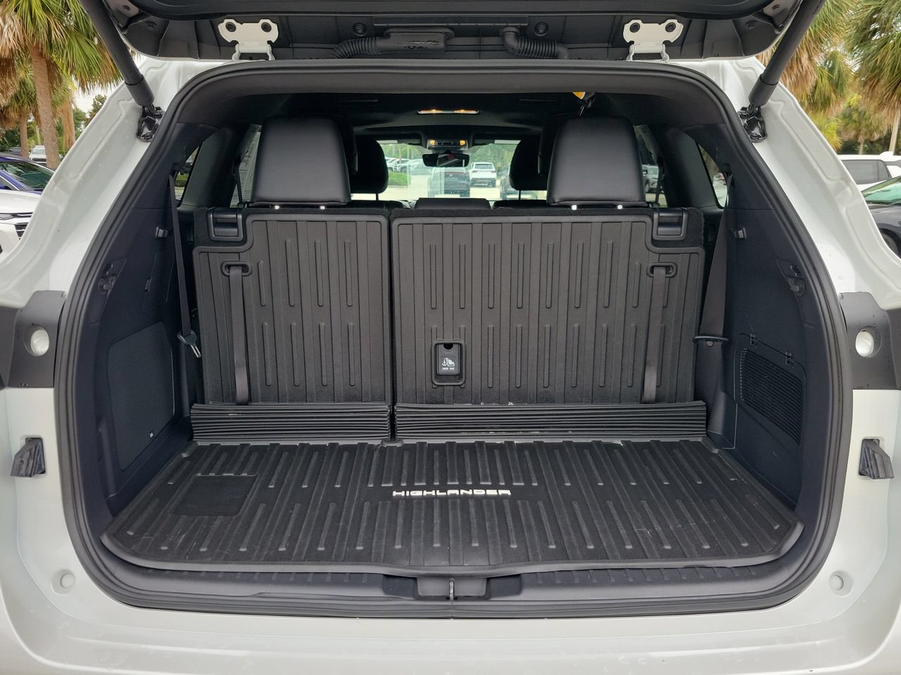 Used 2026 Toyota Highlander XSE AWD/4WD image 8