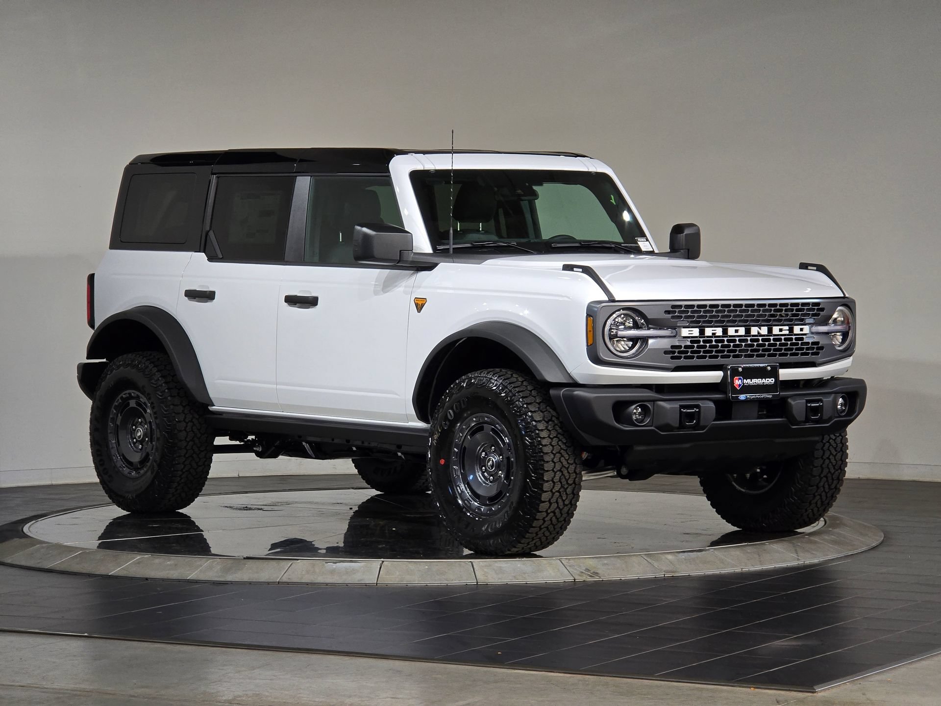 New 2025 Ford Bronco Badlands w/ Sasquatch Package AWD/4WD image 2
