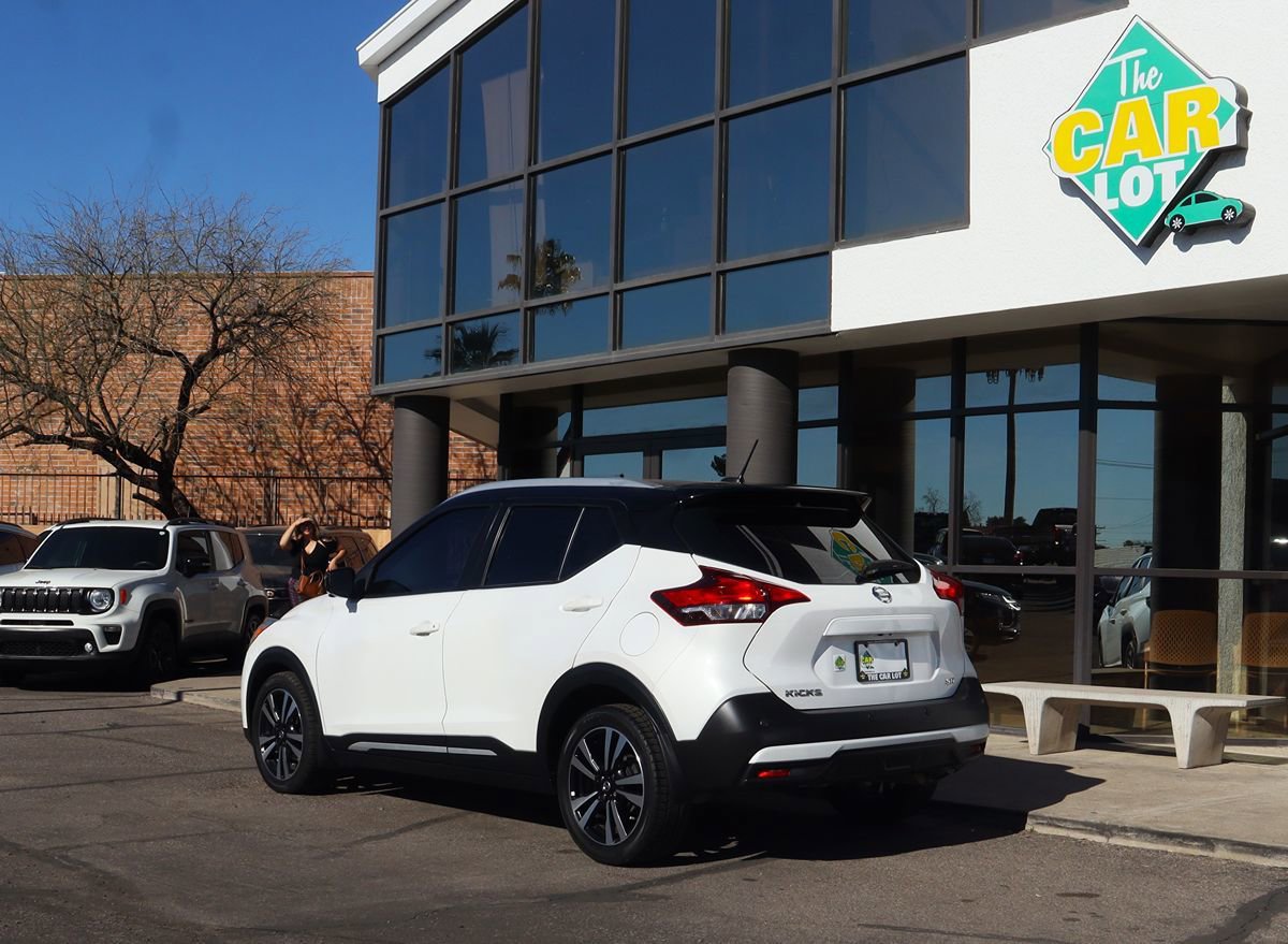 Used 2020 Nissan Kicks SR w/ SR Premium Package FWD image 9
