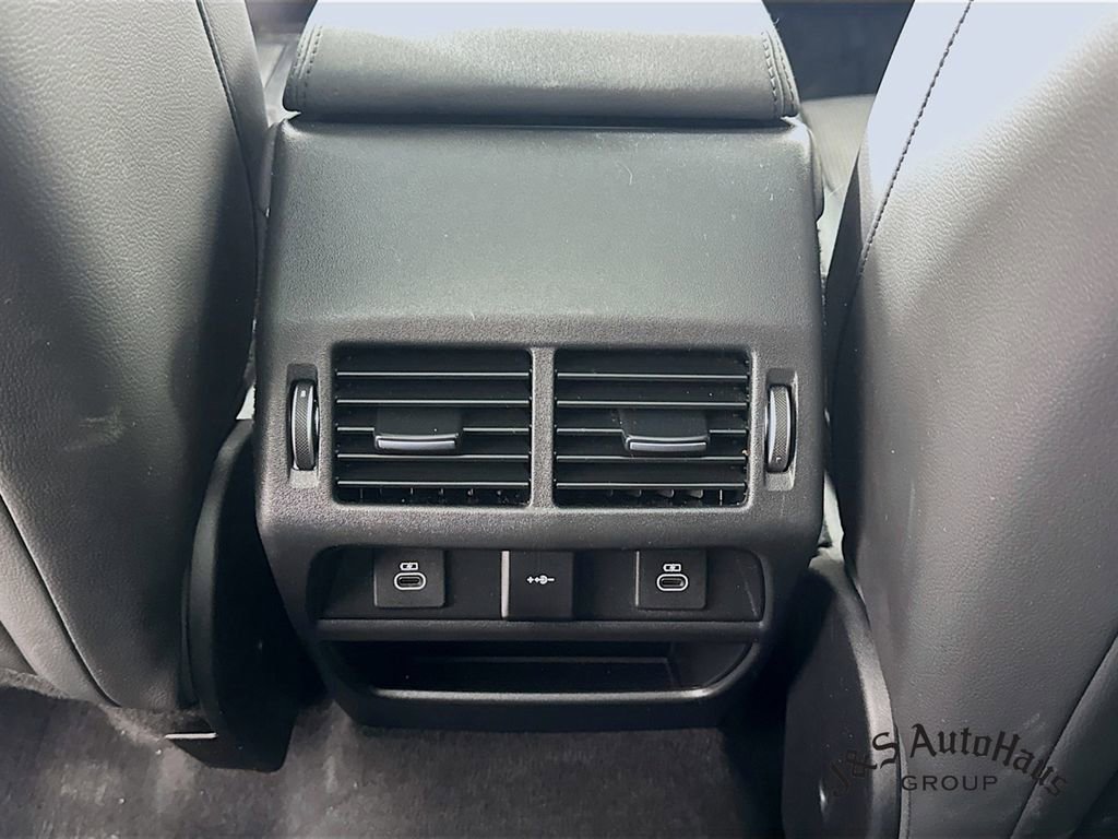 Used 2023 Land Rover Discovery Sport S image 30