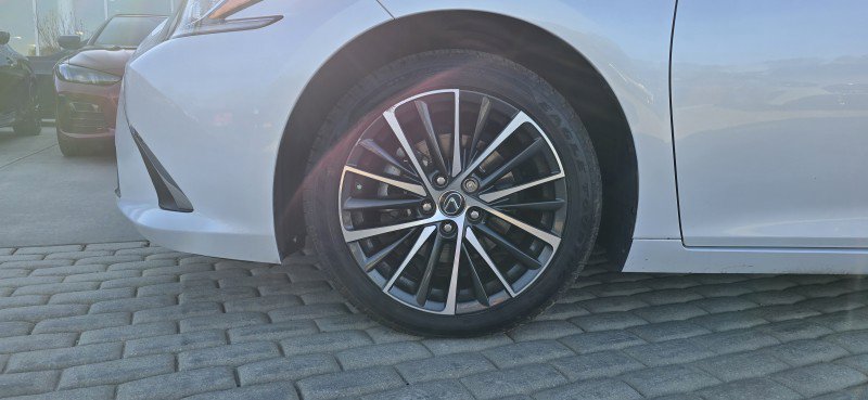 Used 2023 Lexus ES 350 w/ Premium Package image 11