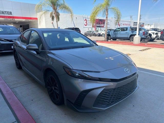 Used 2025 Toyota Camry SE FWD image 3