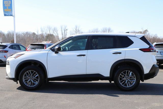 Used 2023 Nissan Rogue S image 4