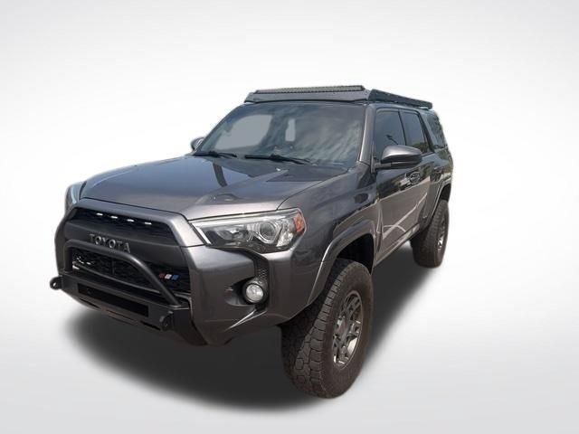 Used 2019 Toyota 4Runner SR5 AWD/4WD image 5