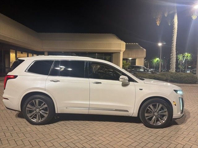 Used 2022 Cadillac XT6 Premium Luxury w/ Technology Package image 2