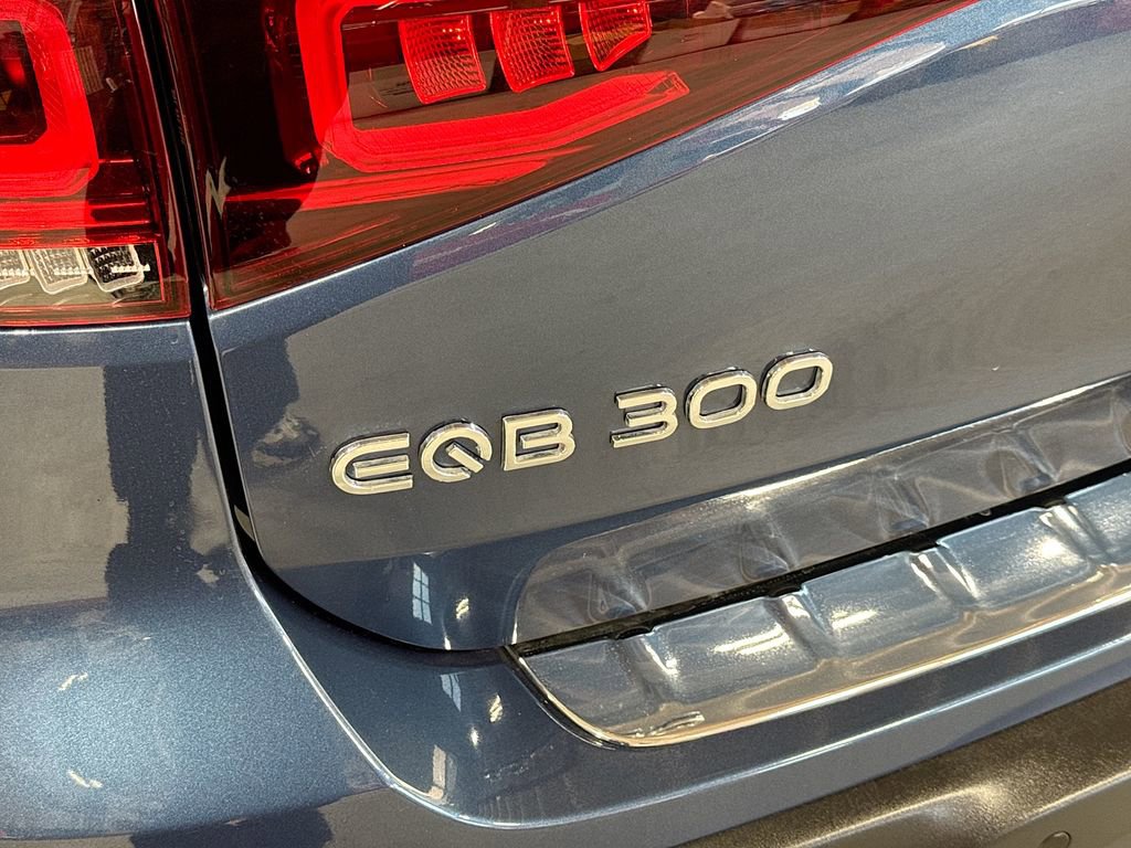 Used 2023 Mercedes-Benz EQB 300 4MATIC image 11