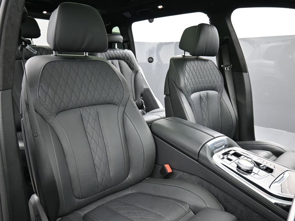 Used 2025 BMW X7 M60i w/ Executive Package image 20