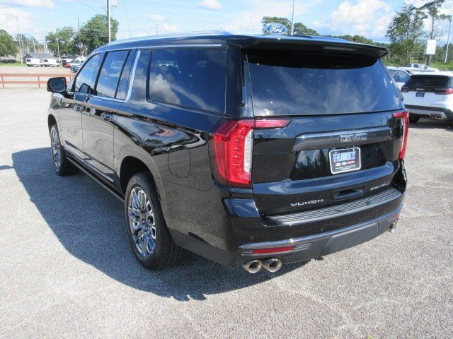 Used 2023 GMC Yukon XL Denali Ultimate AWD/4WD image 7