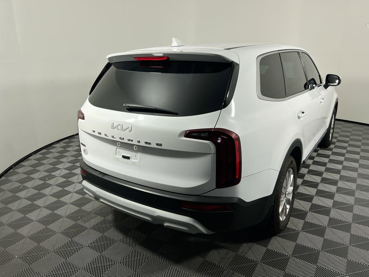 Used 2022 Kia Telluride LX AWD/4WD image 3