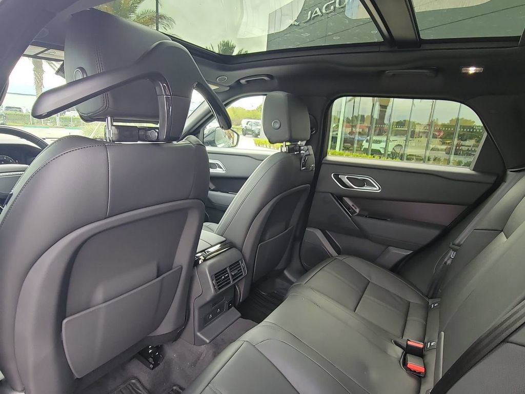 New 2026 Land Rover Range Rover Velar Dynamic SE AWD/4WD image 17