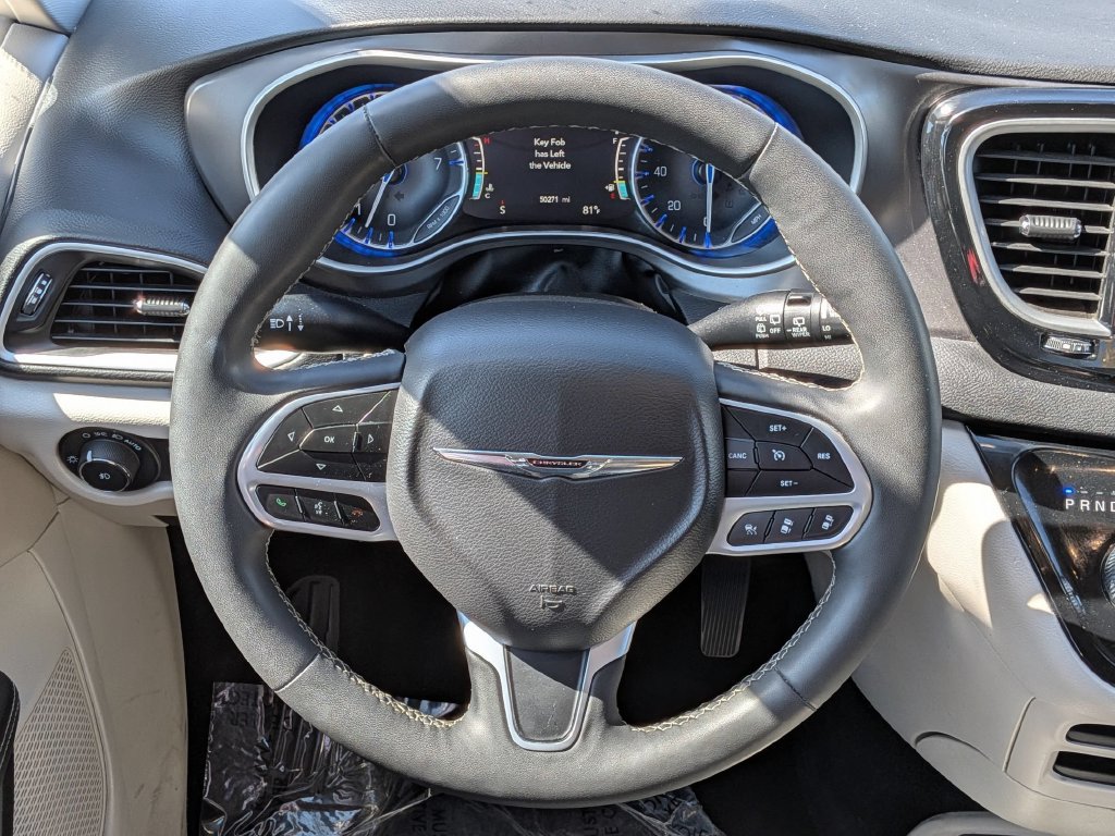 Used 2024 Chrysler Pacifica Touring-L FWD image 16