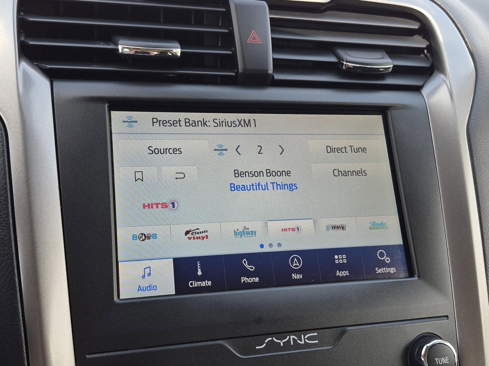 Used 2020 Ford Fusion SE FWD image 24