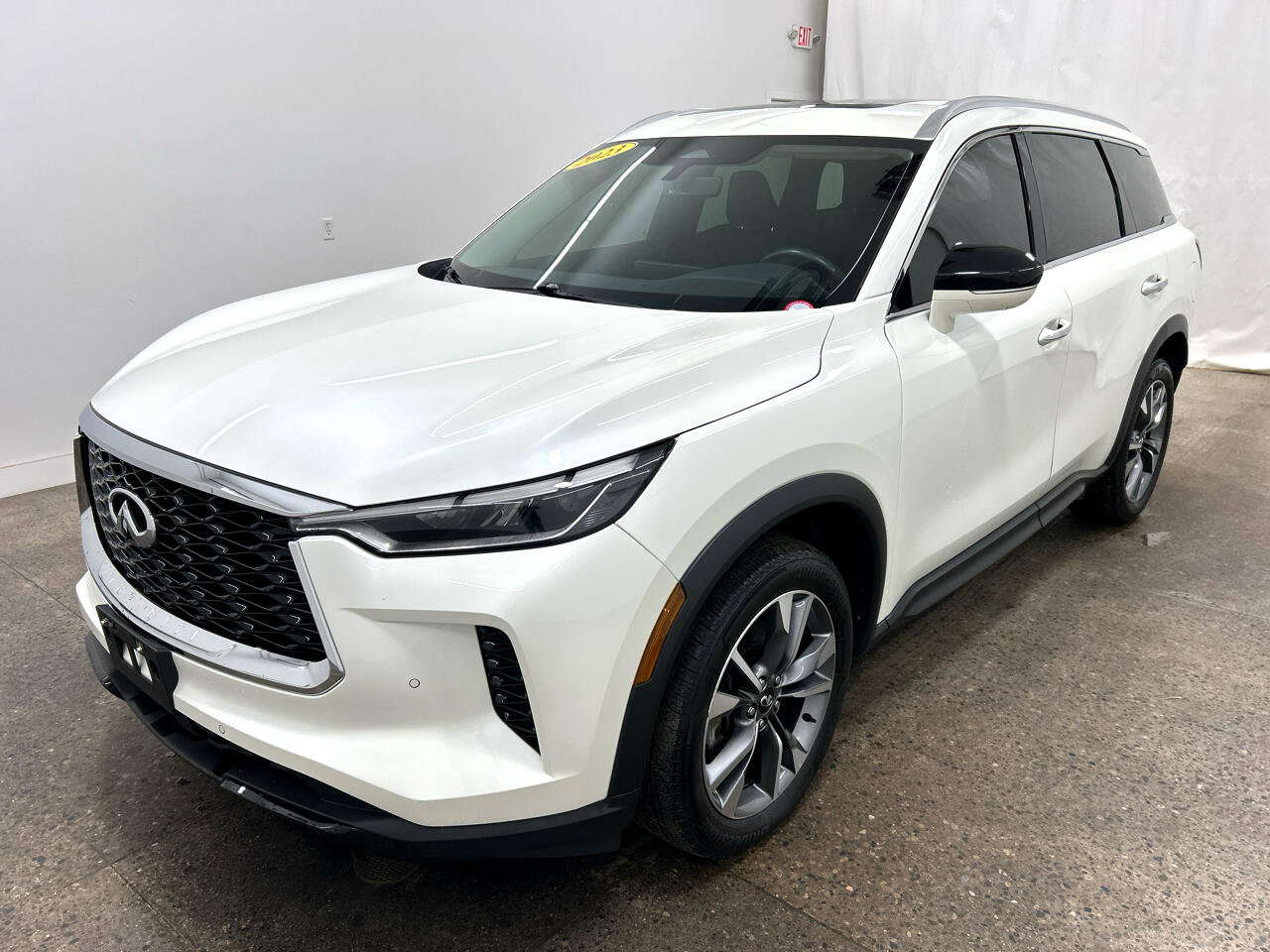 Used 2023 INFINITI QX60 Luxe image 3