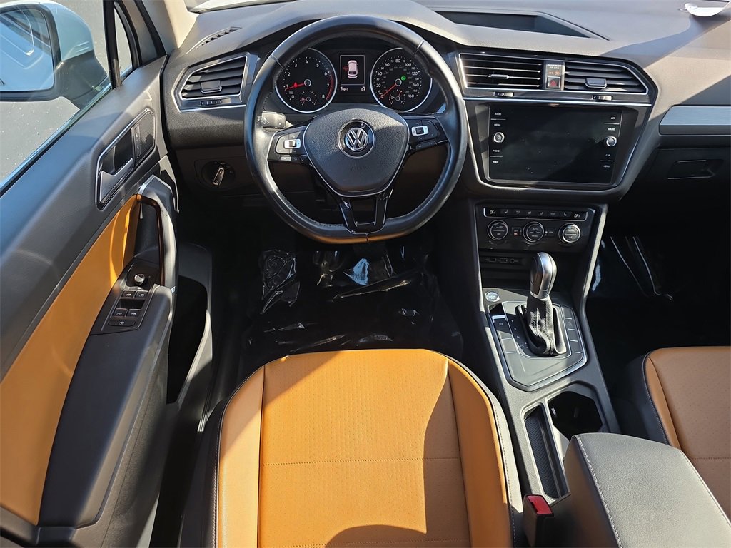 Used 2018 Volkswagen Tiguan SE w/ Panoramic Sunroof Package image 16