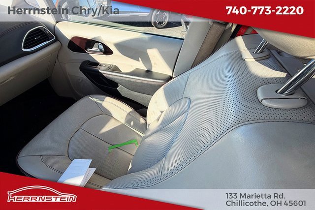 Used 2018 Chrysler Pacifica Limited w/ Tire & Wheel Group image 12