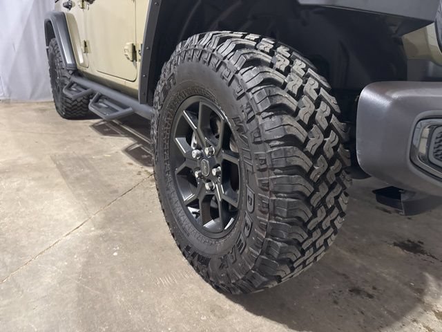 Used 2025 Jeep Wrangler Unlimited Sport AWD/4WD image 2