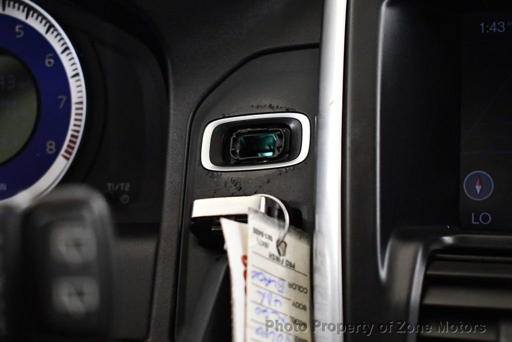 Used 2012 Volvo XC60 T6 R-Design image 36