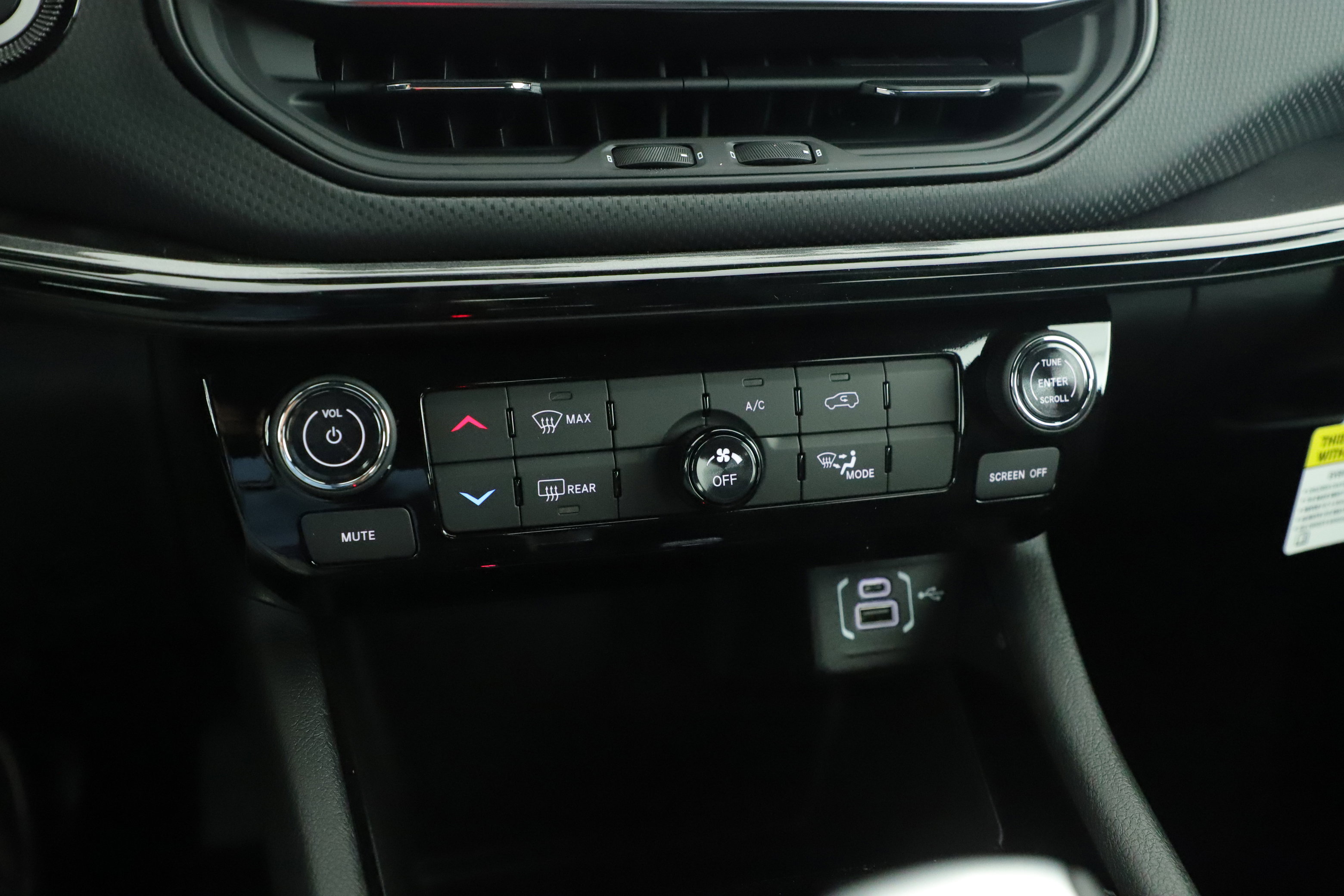 New 2026 Jeep Compass Latitude image 19