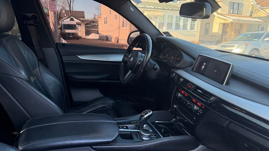 Used 2018 BMW X6 sDrive35i w/ M Sport Package image 19