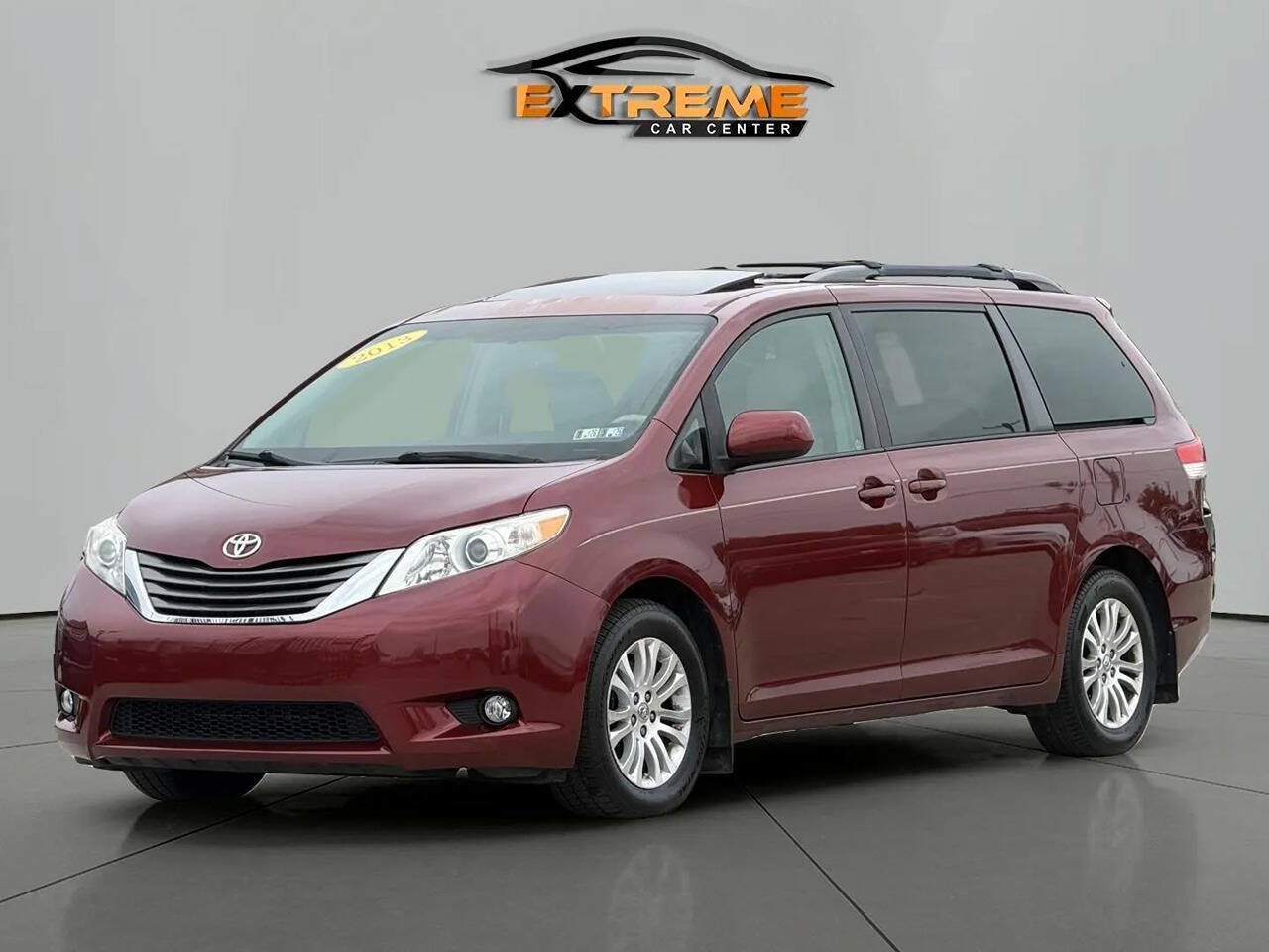 Used 2013 Toyota Sienna XLE FWD image 1