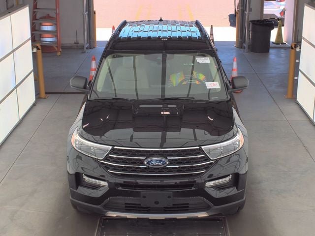 Used 2023 Ford Explorer XLT w/ Equipment Group 202A AWD/4WD image 4