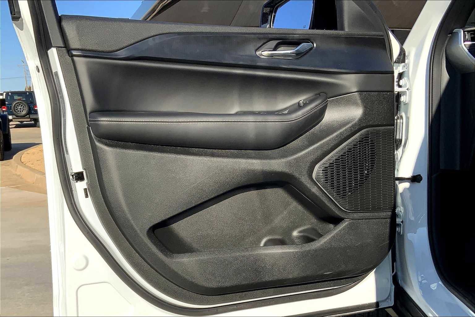 New 2025 Jeep Grand Cherokee L Laredo image 10