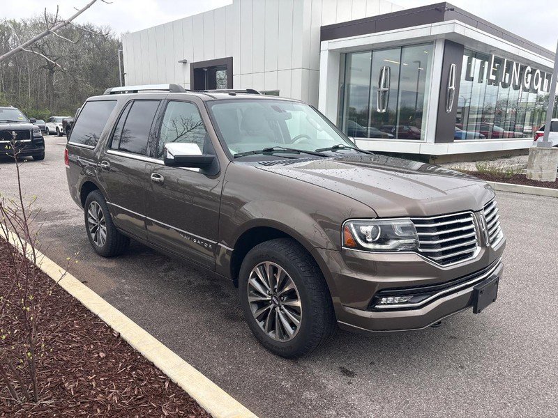 Used 2016 Lincoln Navigator Select image 4