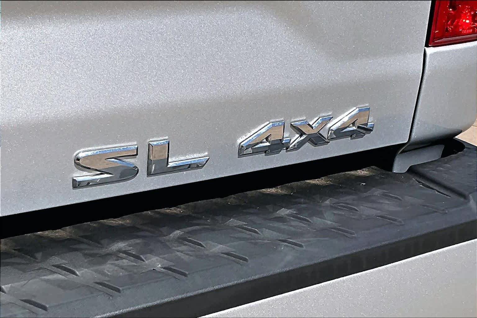 Used 2017 Nissan Titan SL AWD/4WD image 30