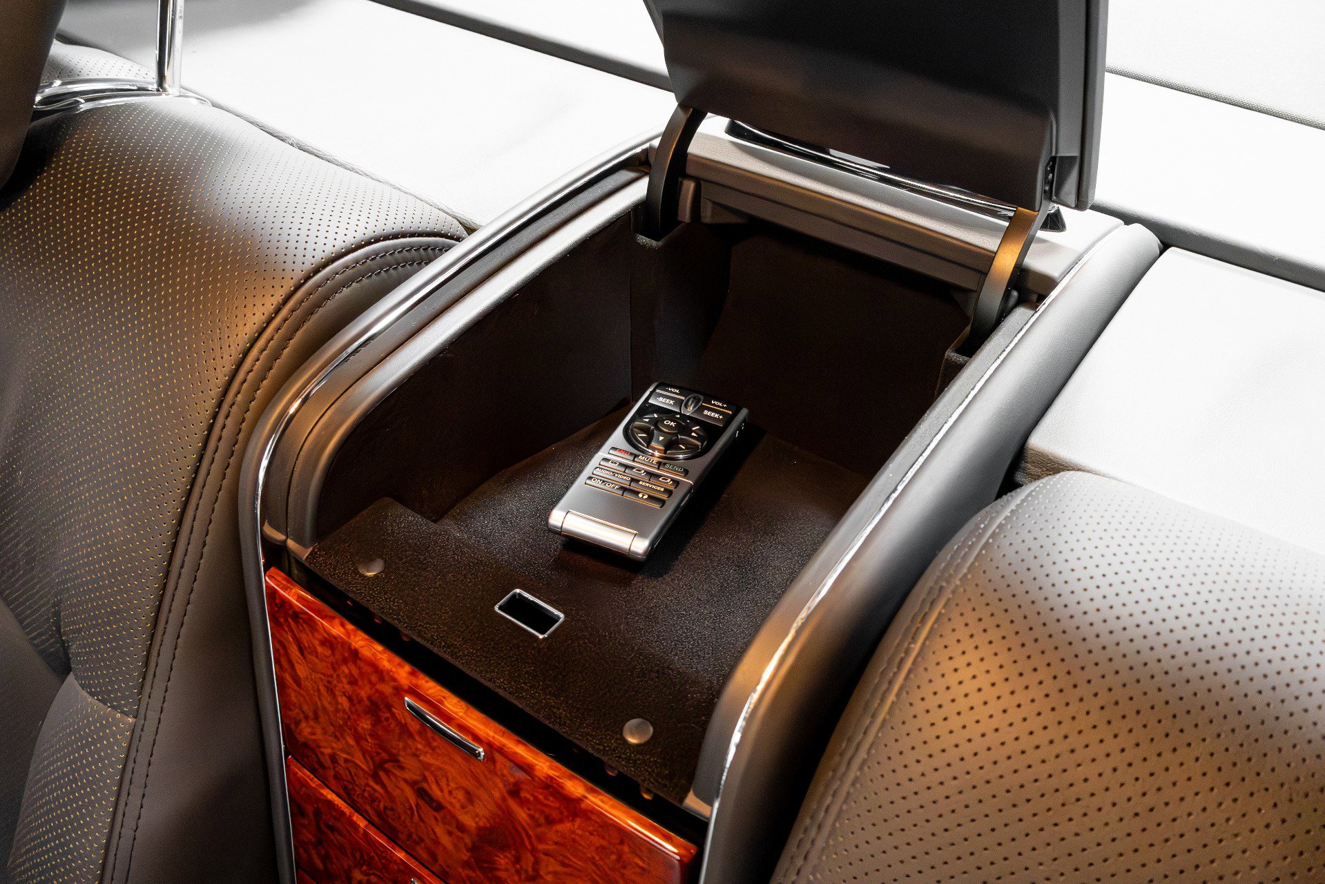 Used 2004 Maybach 57 image 25