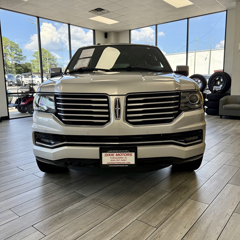 Used 2017 Lincoln Navigator L Reserve AWD/4WD image 2
