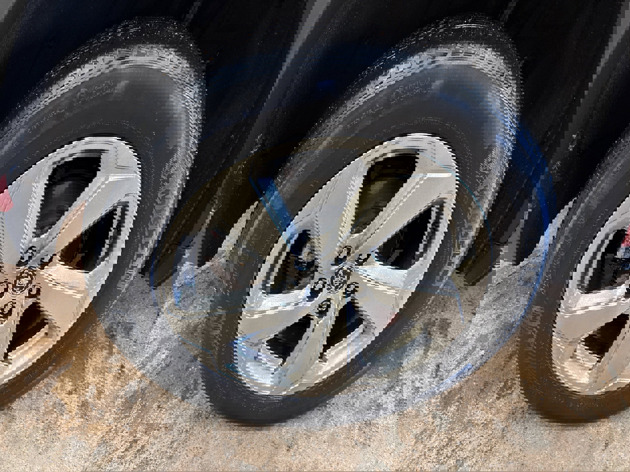 Used 2020 Toyota RAV4 Limited image 14