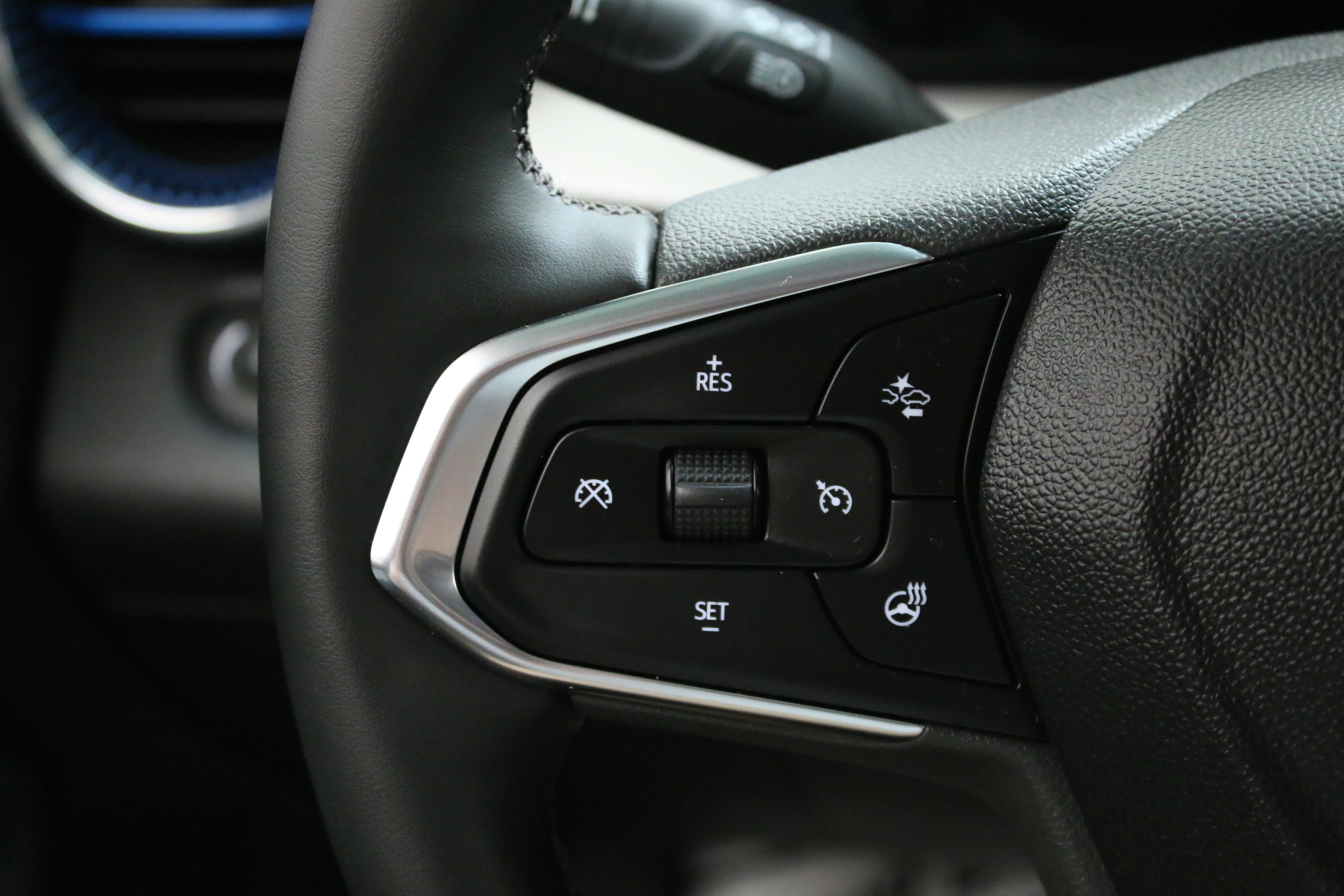Used 2024 Chevrolet Trax LT w/ Driver Confidence Package FWD image 14