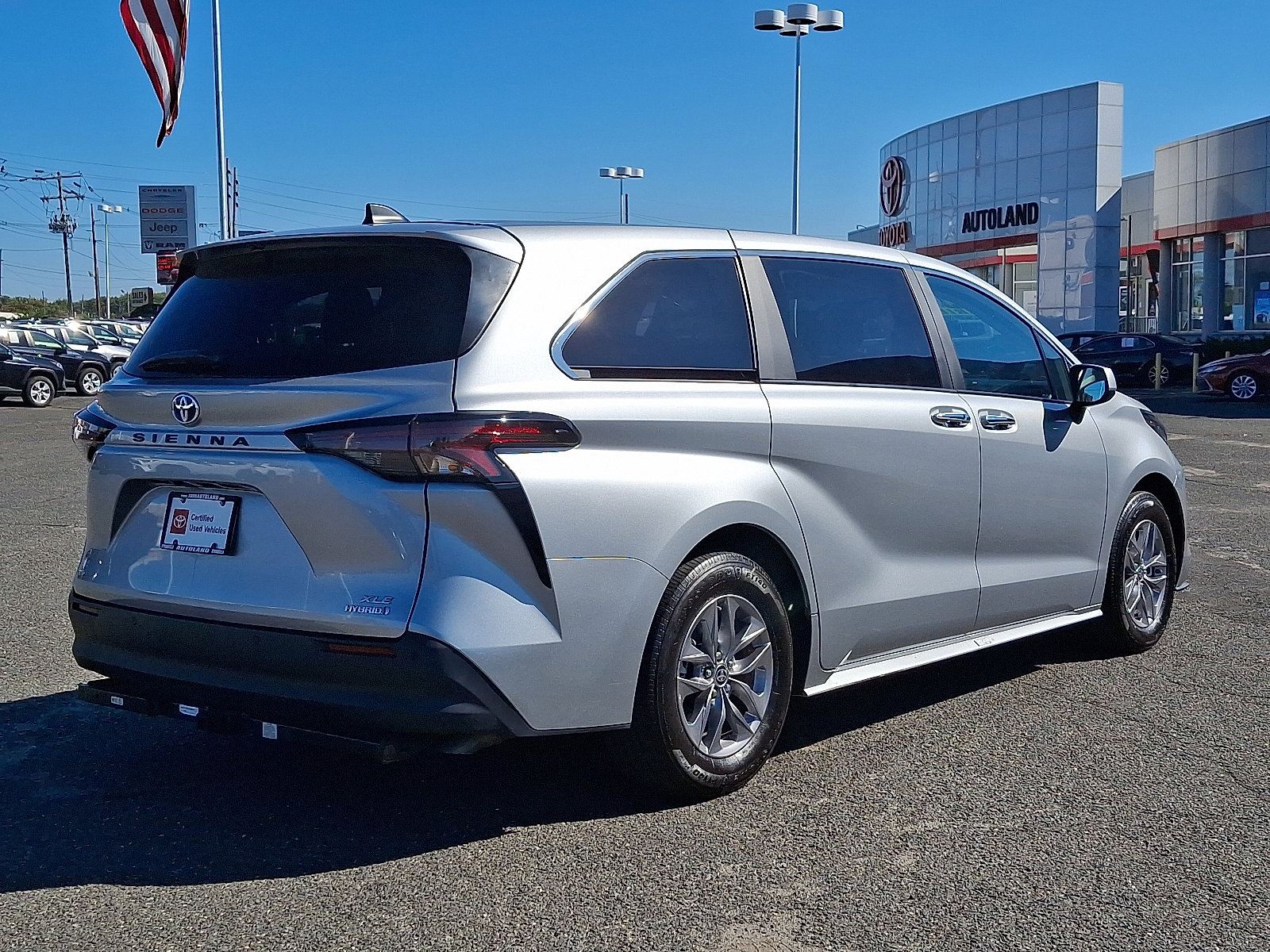 Certified 2024 Toyota Sienna XLE image 7