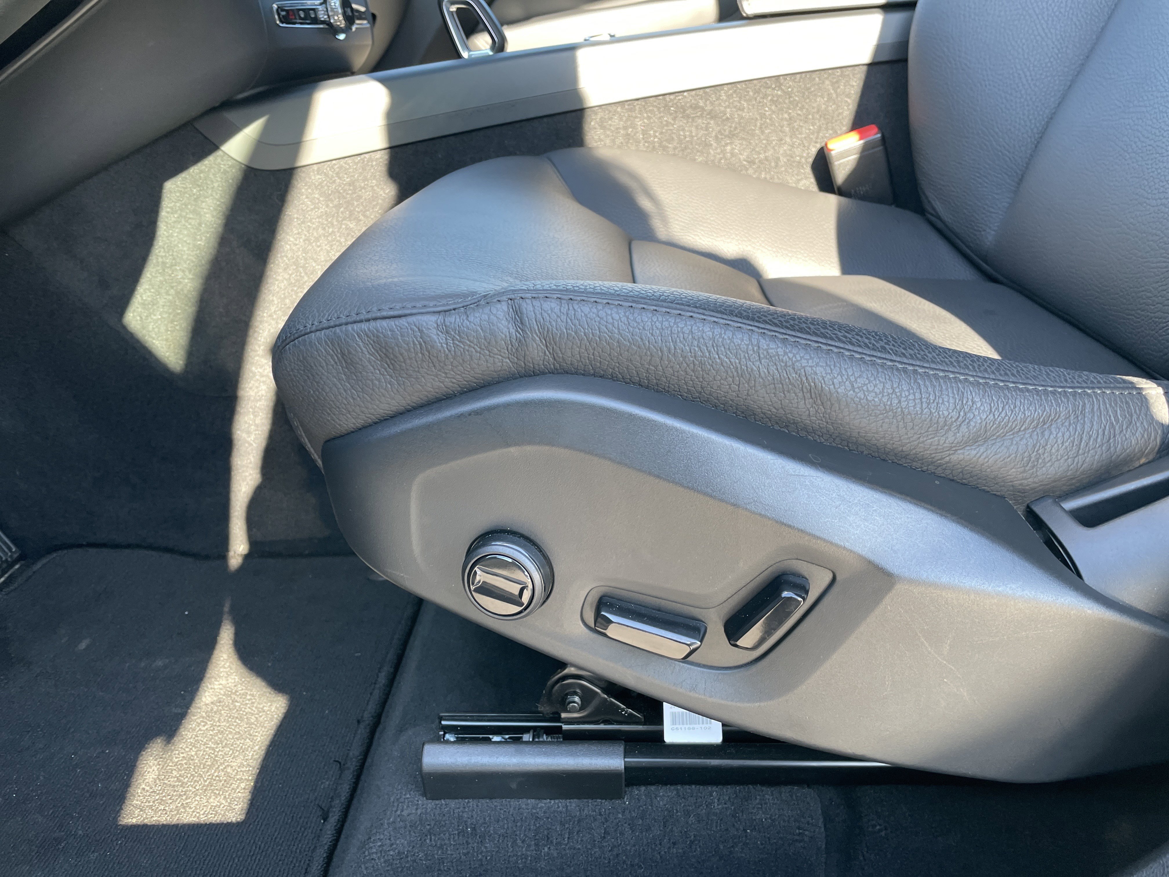 Used 2025 Volvo XC60 B5 Plus image 38