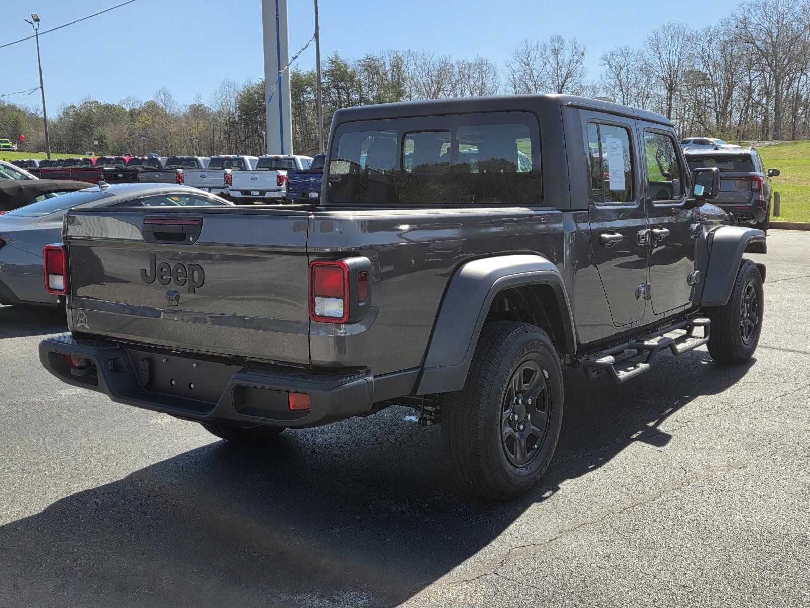 Used 2025 Jeep Gladiator Sport AWD/4WD image 6