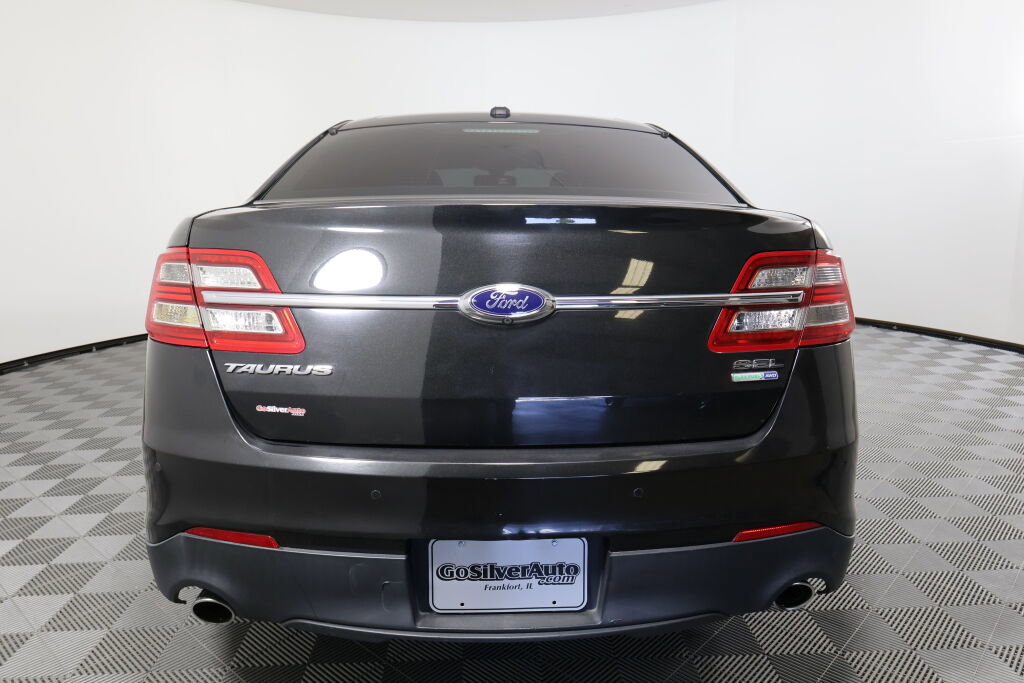 Used 2015 Ford Taurus SEL image 3
