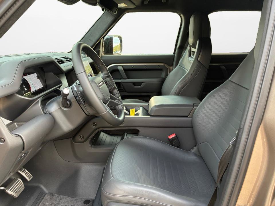 New 2026 Land Rover Defender 110 OCTA AWD/4WD image 9