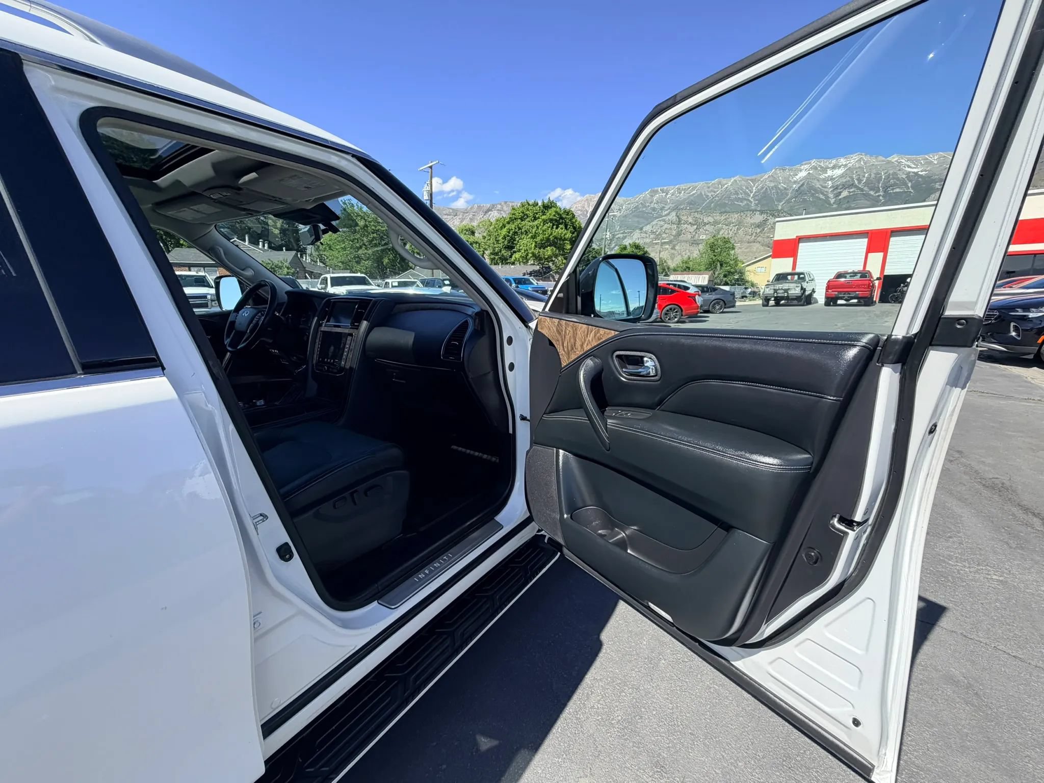 Used 2021 INFINITI QX80 Premium Select w/ All-Season Package AWD/4WD image 26